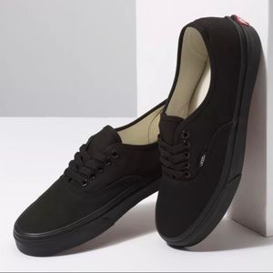 vans authentic black low